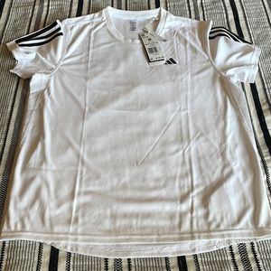 Adidas women’s on the tee run medium white